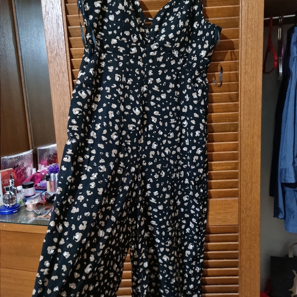 Jumpsuit - Picture 3 of 8